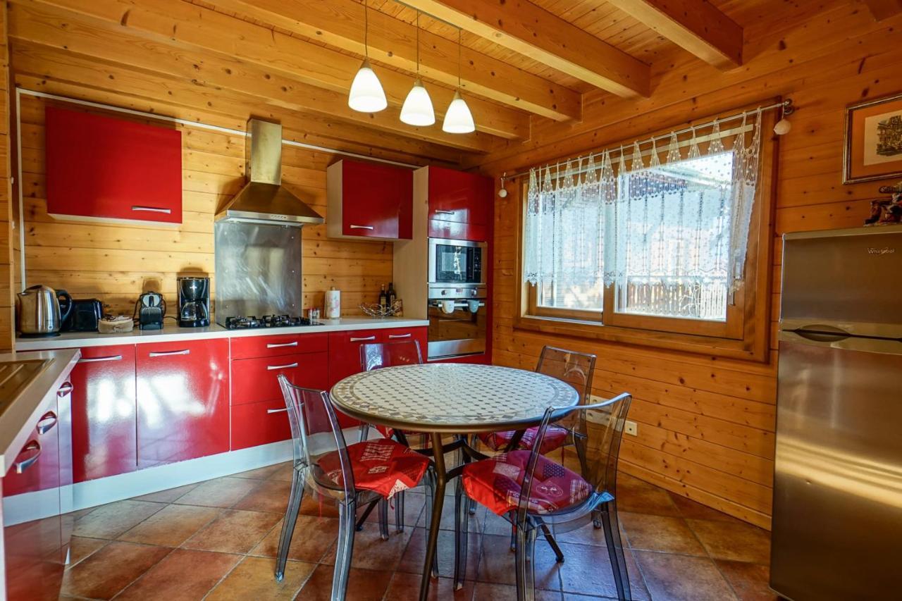 Le Chalet Bonheur Lathuile Exterior foto
